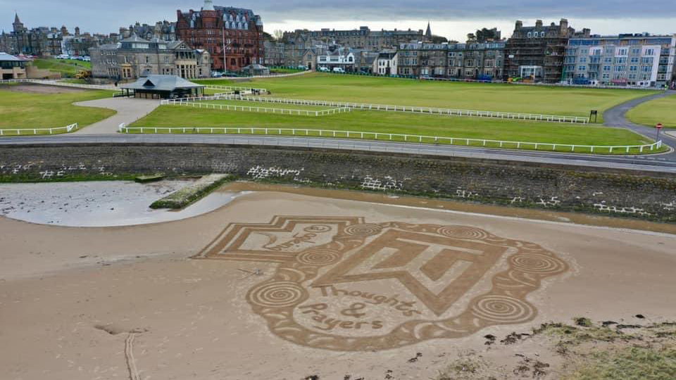 St Andrews pays tribute to Tiger Woods with INCREDIBLE sand art